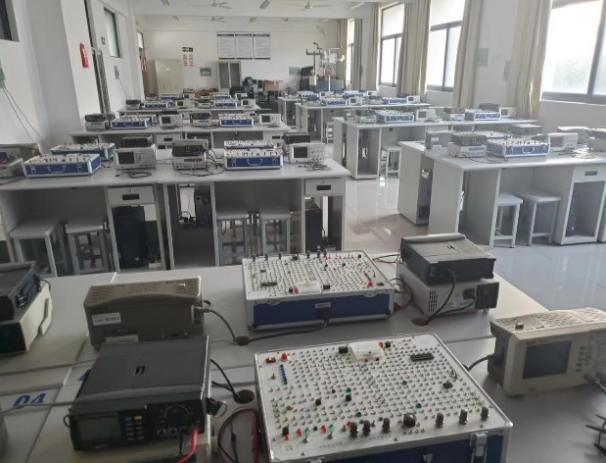“互聯賦能育先鋒”——蘇州大學電子信息學院通信工程系黨支部攜“網絡科技云課堂”赴蘇科大開展聯學聯建主題黨日側記